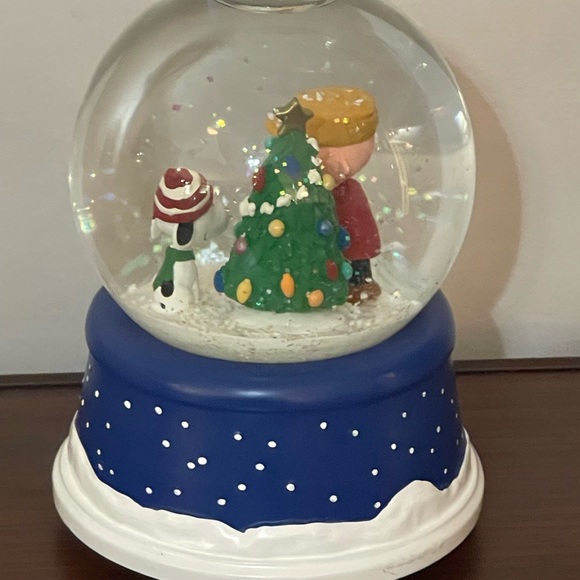 Peanuts Snoopy and Charlie Brown Hallmark 50 Years Musical Snow Globe 19… - Picture 3 of 8